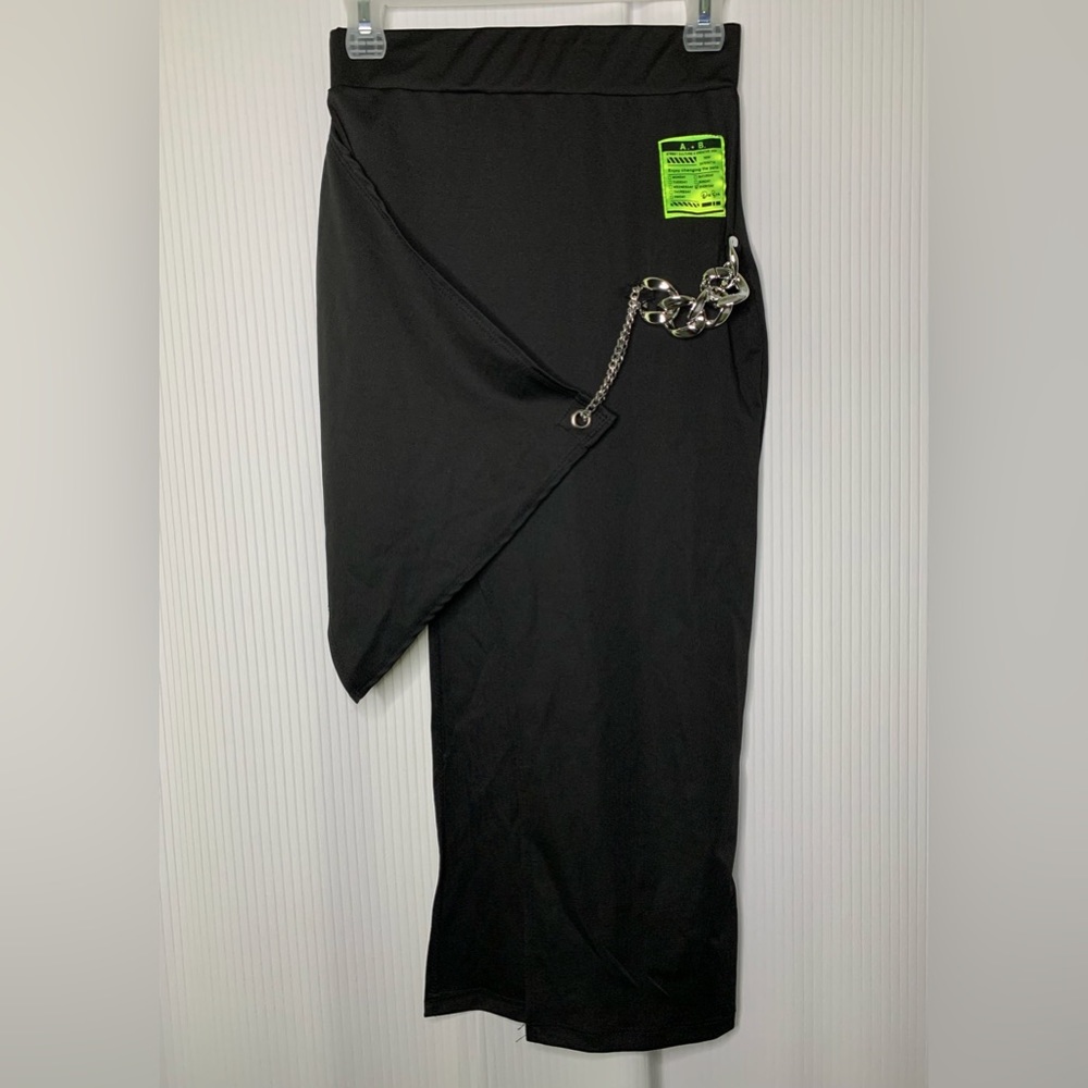 Cape Clique - Black Asymmetrical Skirt With Chain And Patch Detail - Medium / 6